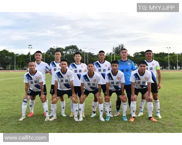 足球明星独特踢球姿势解析与技巧分享让你领略足球魅力 足球明星独特踢球姿势解析与技巧分享让你领略足球魅力